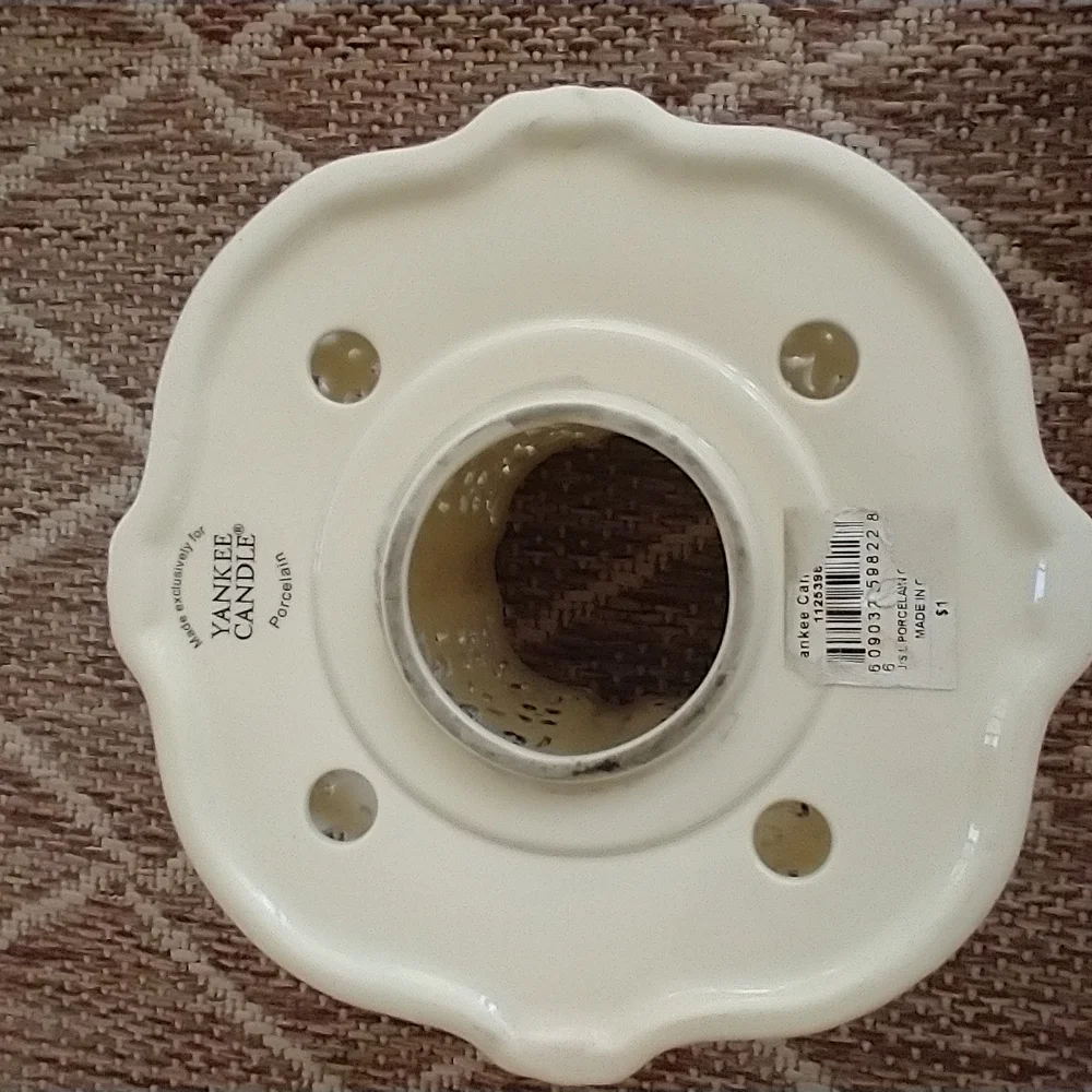 Yankee Candle Cream Ceramic Holder Shade - Picture 5 of 11